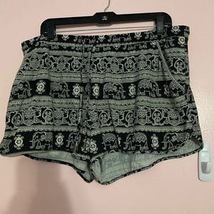 Elephant shorts XL